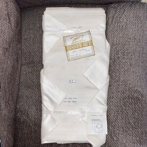 Steam-Ship Brand Elegant Cream Tablecloth Dinner Set